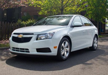 2014_Chevrolet_Cruze_white