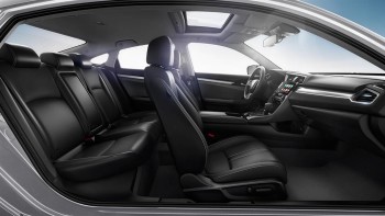 2016 Honda Civic interior side view