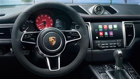 Apple CarPlay in the 2017 Porsche Macan GTS Apple CarPlay in the 2017 Porsche Macan GTS